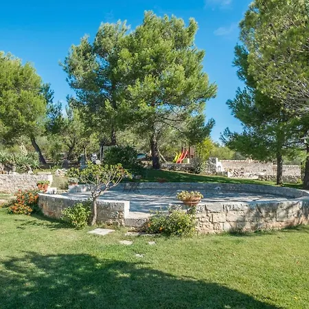Vila Sleeps 6 Pool Wifi