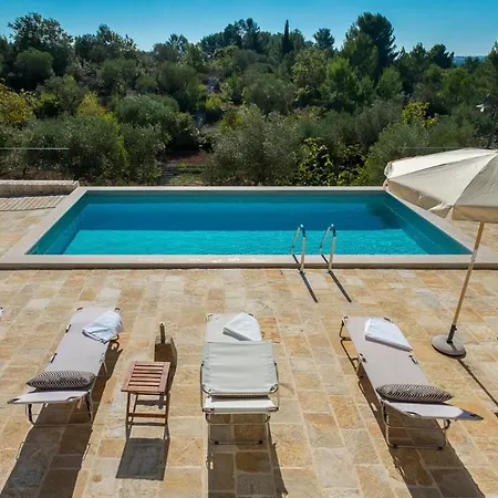 Sleeps 6 Pool Wifi * Noci