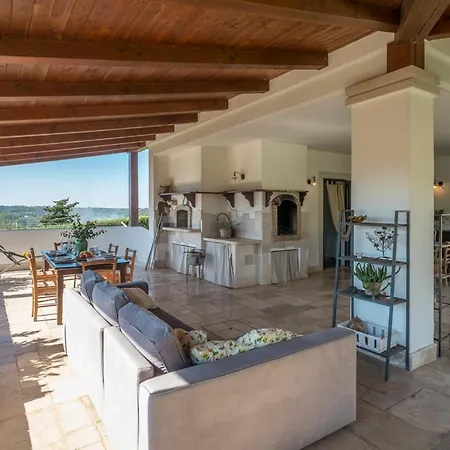 Sleeps 6 Pool Wifi Vila